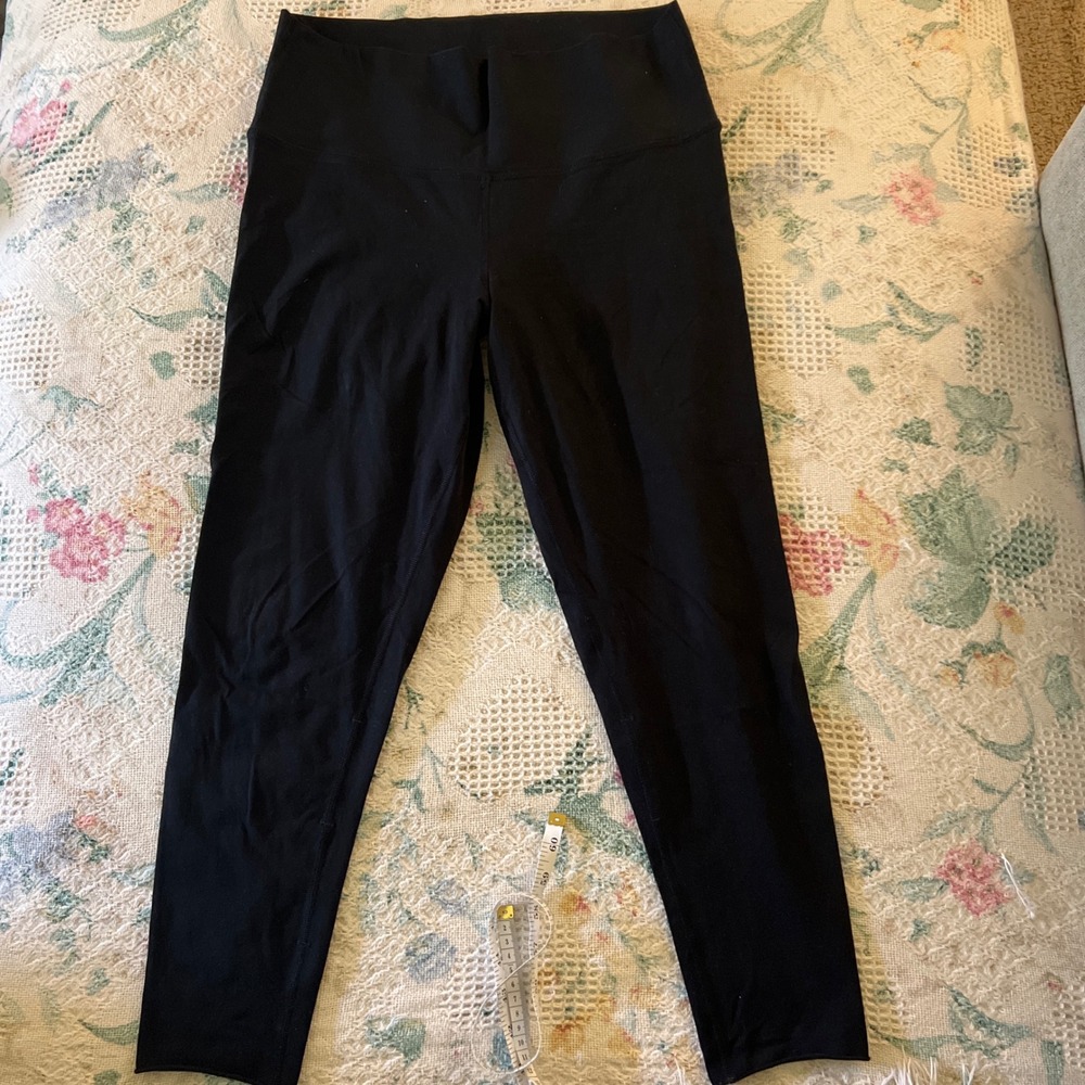 TNA Aritzia High Waisted Leggings Black Athletic Tights Womens Size Large